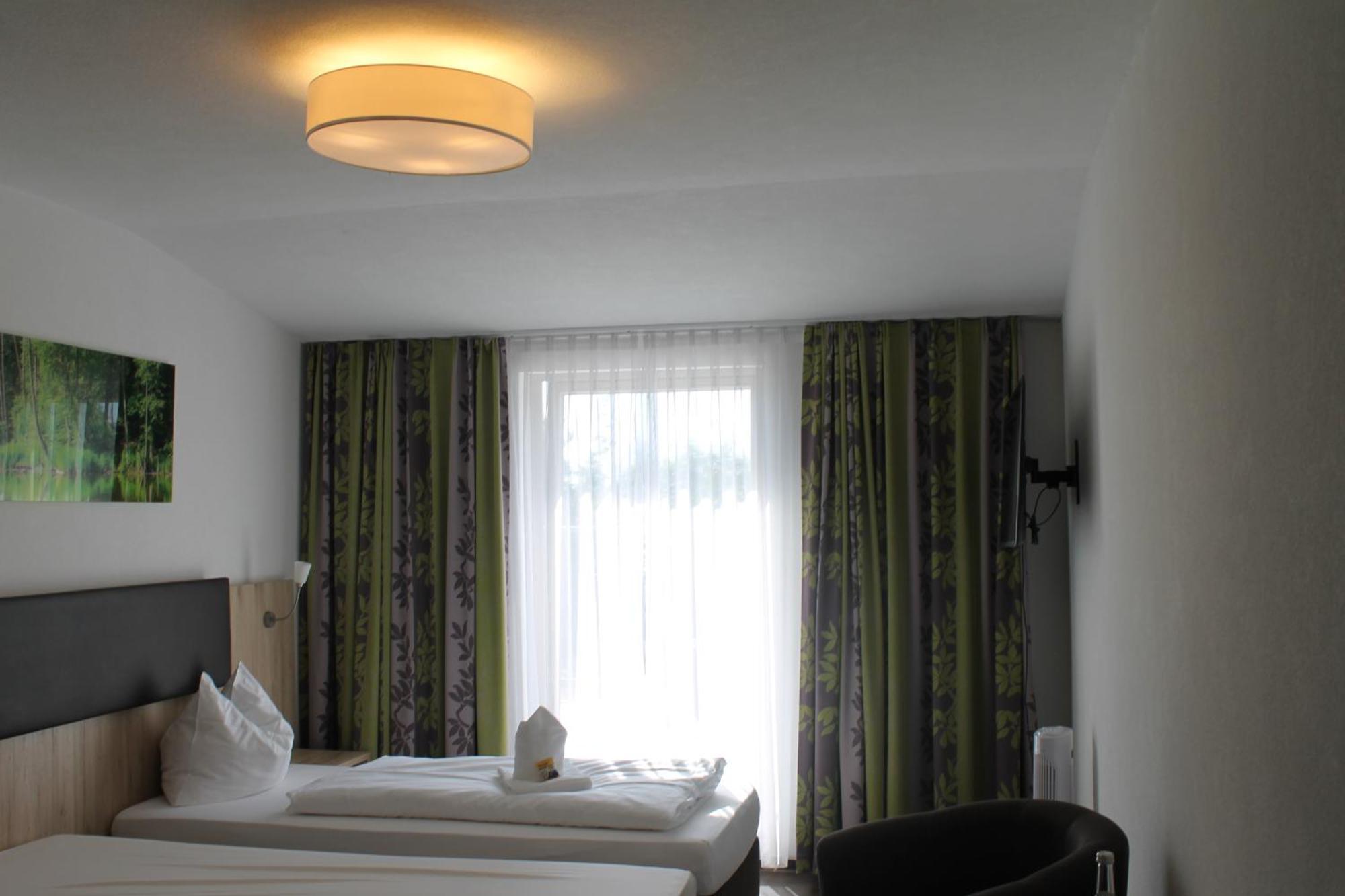 Kueffner Hof Hotel Langenbeutingen Екстериор снимка